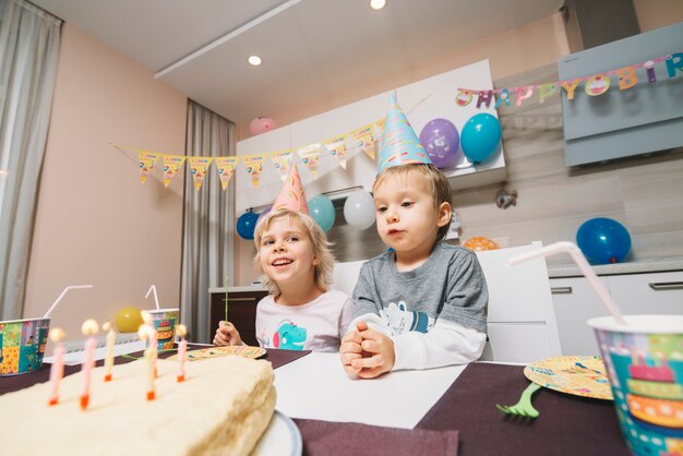 Kinder auf Geburtstagsparty