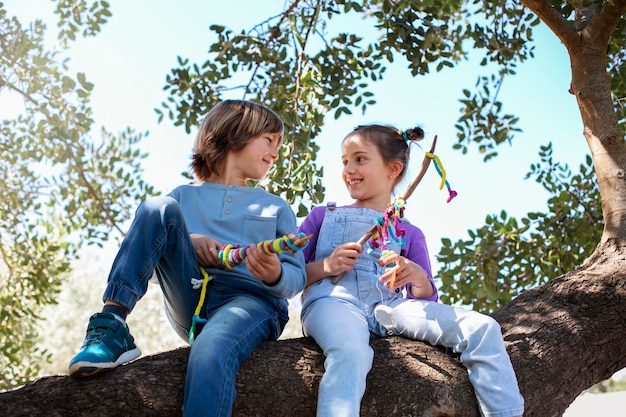 Kinder haben Spaß im Sommerlager