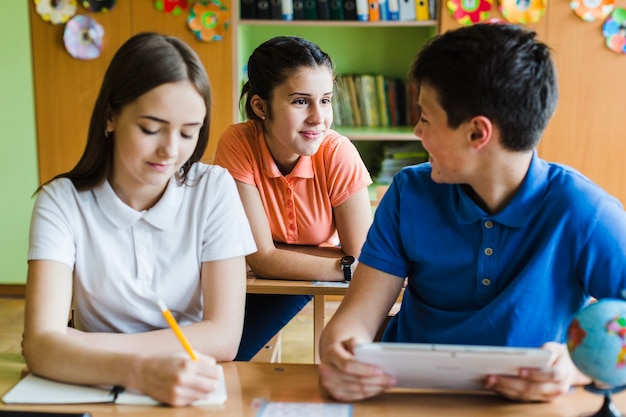 Kostenloses Foto kinder in der schule