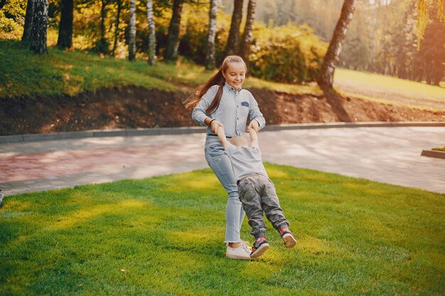 Kinder in einem Park