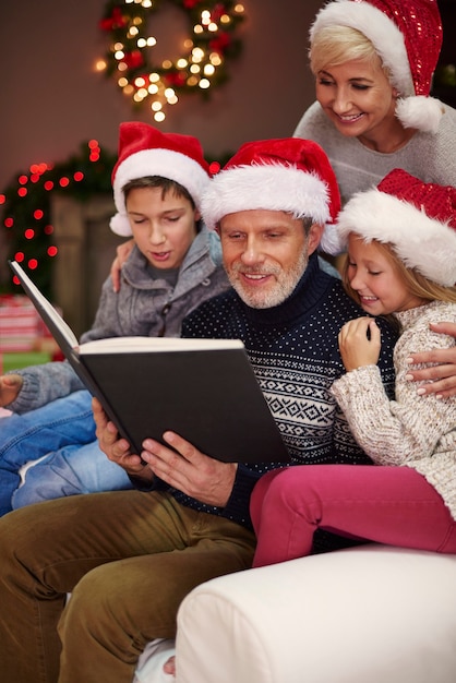 Kinder lieben es, wenn ihr Vater sie liest