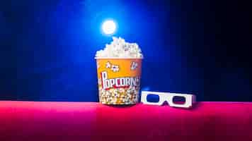 Kostenloses Foto kino mit popcornbox