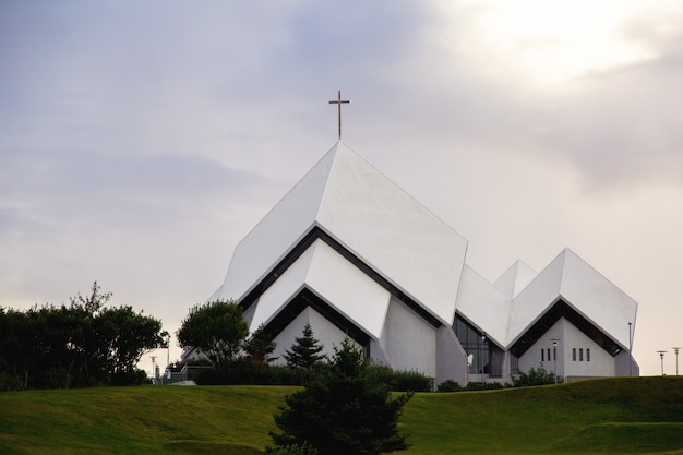 Kostenloses Foto kirche bei sonnenuntergang