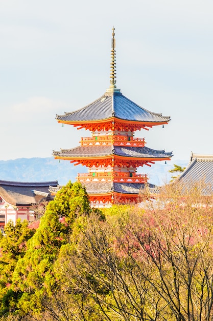 Kostenloses Foto kiyomizu deratempel in kyoto bei japan