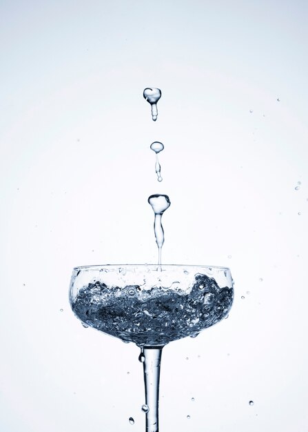 Klares Wasser in Glasnahaufnahme