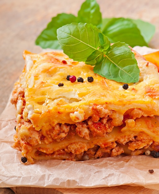 Klassische Lasagne mit Bolognese-Sauce