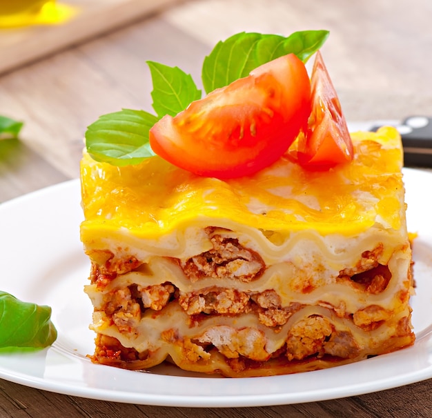 Klassische Lasagne mit Bolognese-Sauce