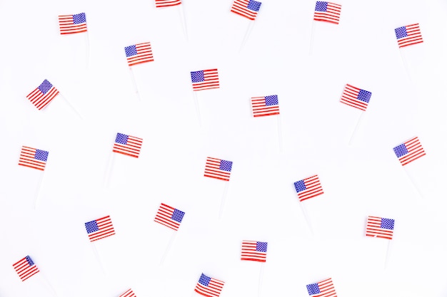 Kleine Fahnen mit Bild der amerikanischen Flagge