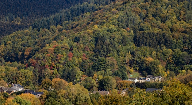 Kleine Häuser im Berg