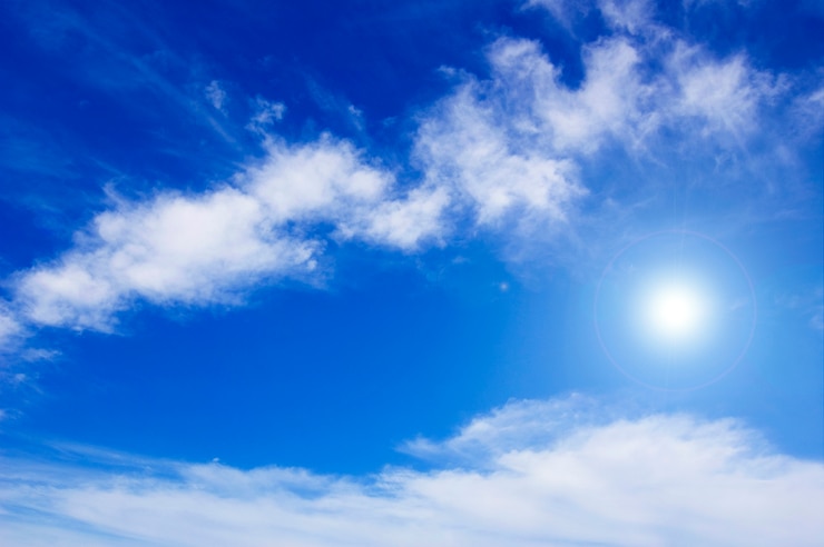 Kostenlose Foto kleine wolken mit der sonne