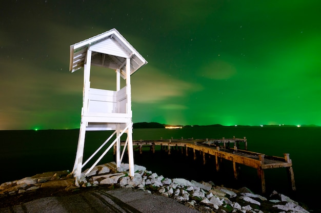 kleiner Leuchtturm und Meer