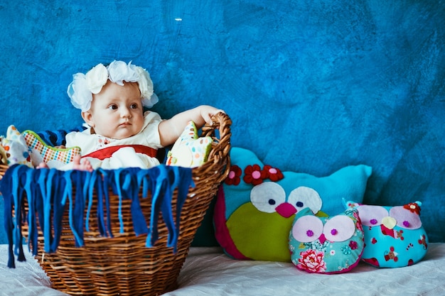 &quot;Kleinkind Mädchen liegend in Babybassinet&quot;