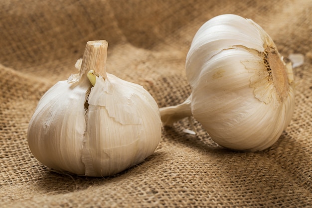 Knoblauch auf Decke