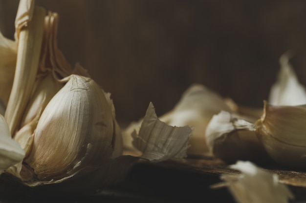 Knoblauch auf dem Tisch