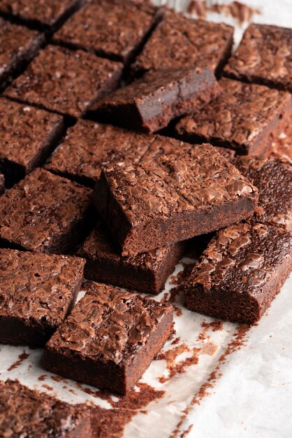 Köstliche Brownies-Anordnung mit hohem Winkel