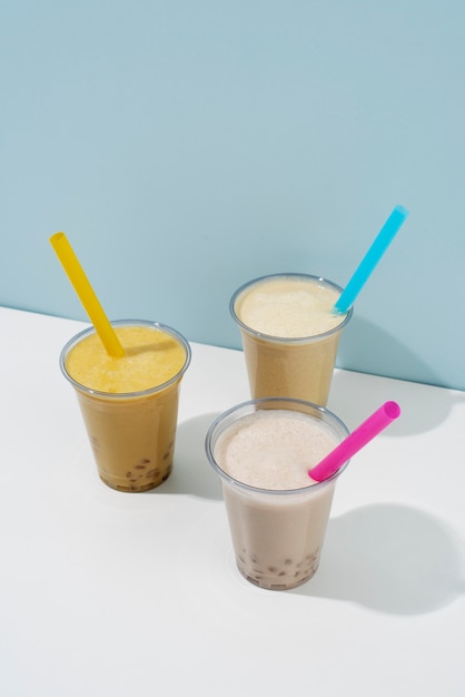 Köstliche Bubble Tea-Getränke mit Milch-Hochwinkel