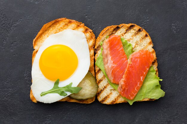 Köstliche gesunde Toast Draufsicht