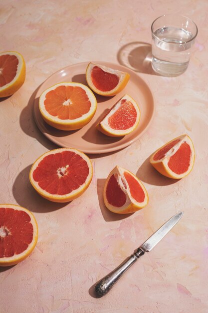 Köstliche Grapefruit-Anordnung hohen Winkel