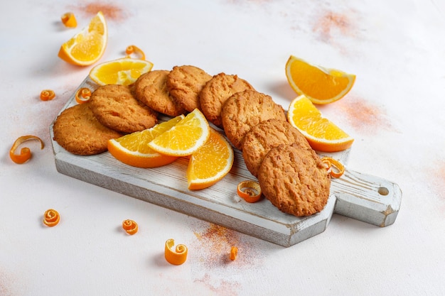 Köstliche hausgemachte Orangenschalen-Kekse.