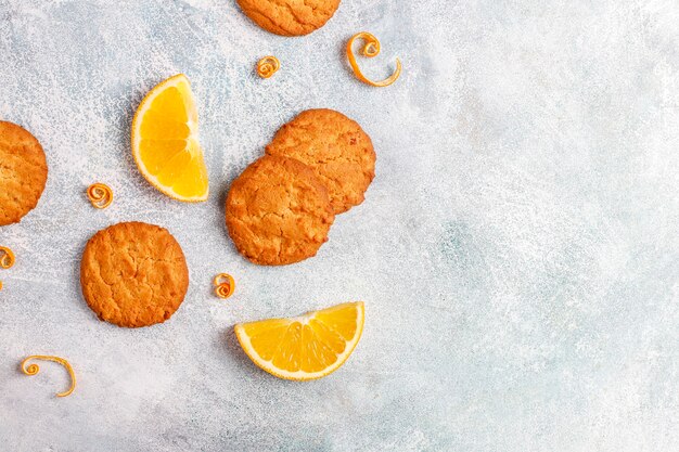 Köstliche hausgemachte Orangenschalenplätzchen.