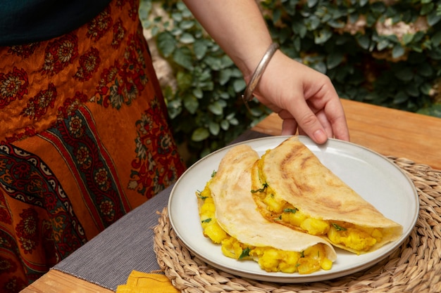 Kostenloses Foto köstliche indische dosa-komposition