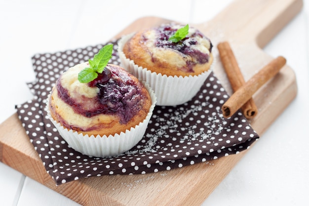 Köstliche kleine Kuchen mit Heidelbeeren