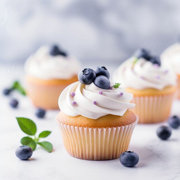 Köstliche kleine Kuchen mit Heidelbeeren