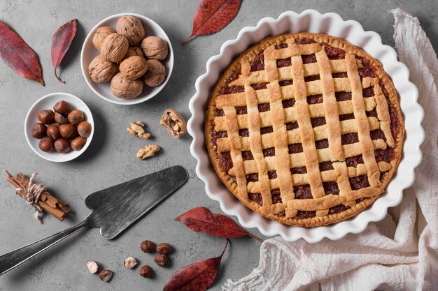 Köstliche Kuchen und Nüsse Anordnung Draufsicht