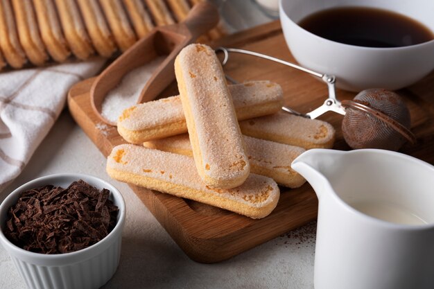 Köstliche Ladyfingers Anordnung des hohen Winkels