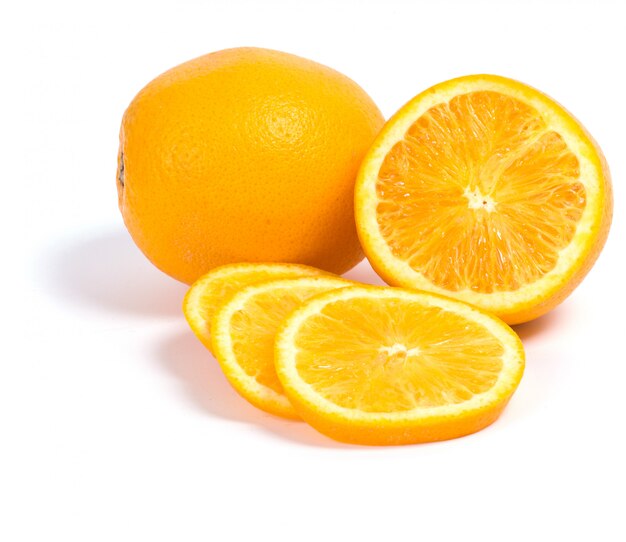 Köstliche Orange auf Weiß