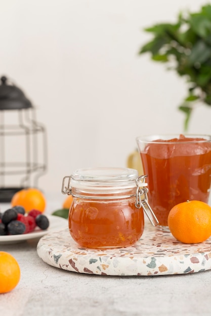Köstliche orange hausgemachte Marmelade im Glas