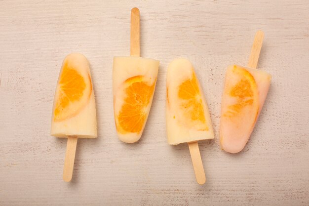 Köstliche Orangen-Eis-Pop-Stickles