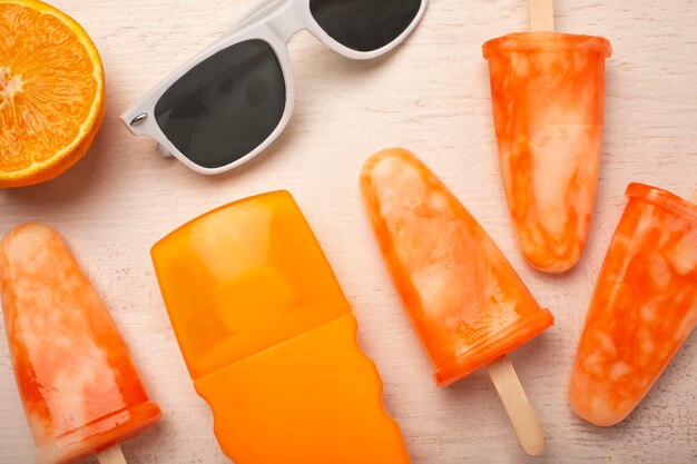 Köstliche Orangen-Eis-Pop-Stickles