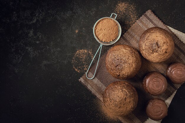 Köstliche Schokoladenmuffins der Draufsicht