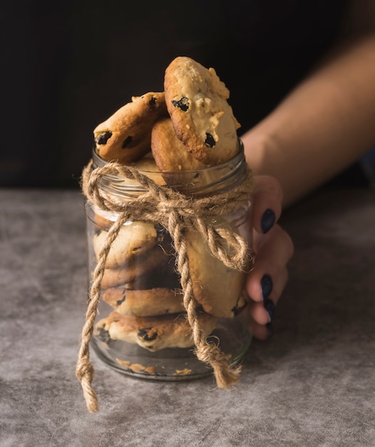 Köstliche Schokoladenplätzchen der Nahaufnahme in einem Glas