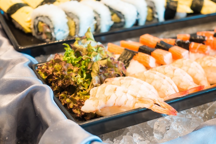Kostenlose Foto köstliche sushi mit garnelen