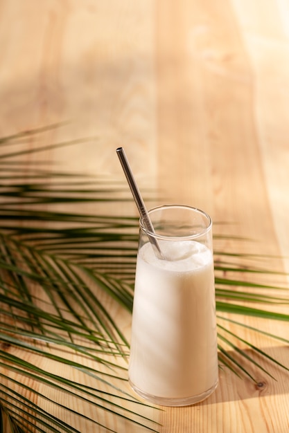 Köstlicher Cocktail auf dem Tisch