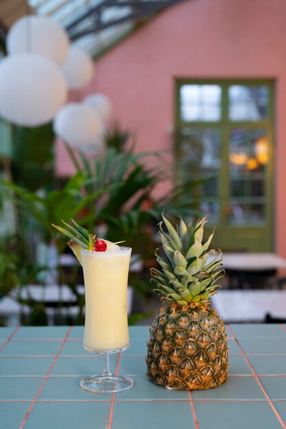 Köstlicher Cocktail mit Ananas