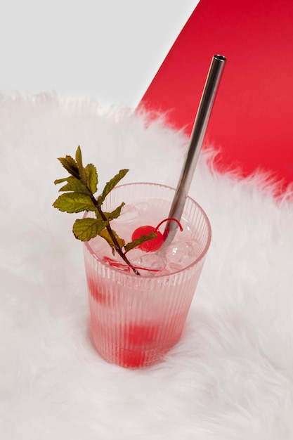 Kostenloses Foto köstlicher daiquiri-cocktail mit hohem winkel