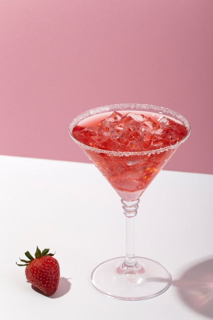 Köstlicher Daiquiri des hohen Winkels mit Erdbeere