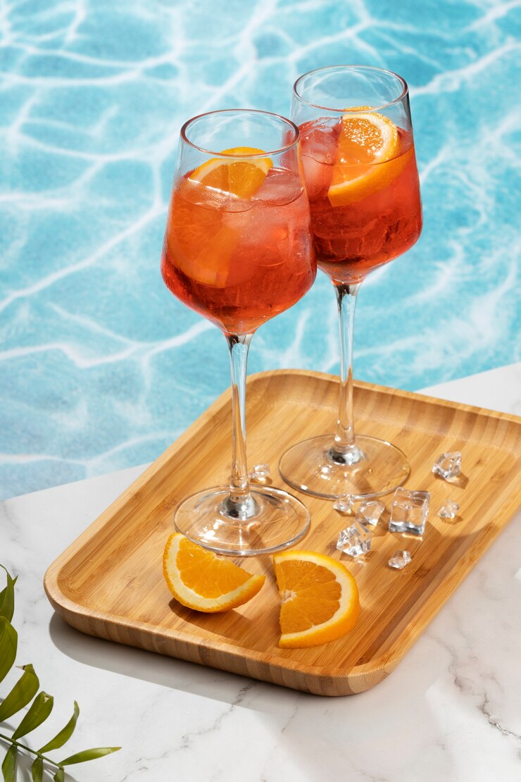 Kostenlose Foto köstlicher italienischer cocktail mit realistischem hintergrund