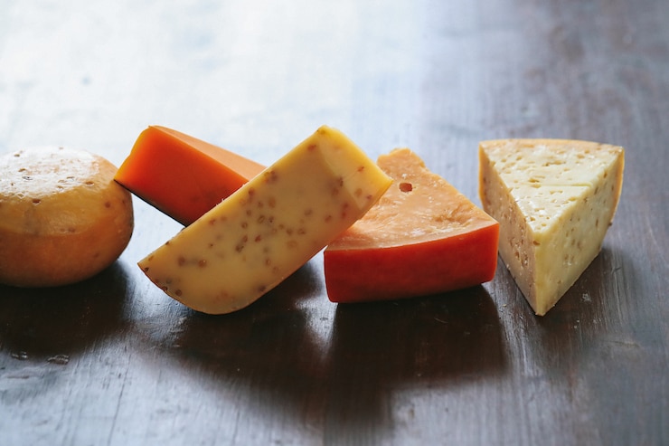 Kostenlose Foto köstlicher käse auf dem tisch