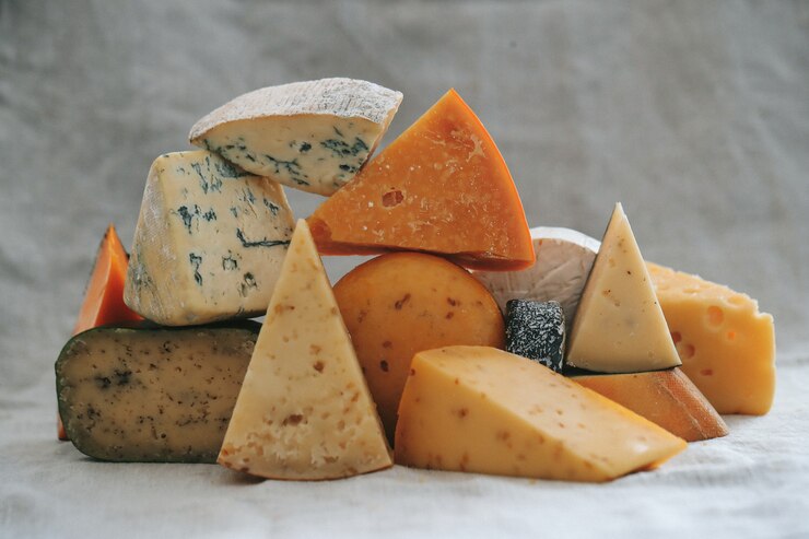 Kostenlose Foto köstlicher käse auf dem tisch