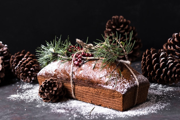 Köstlicher Kuchen der Vorderansicht besonders gemacht für Weihnachten