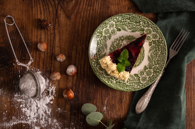 Kostenloses Foto köstlicher kuchen und kastanien der draufsicht