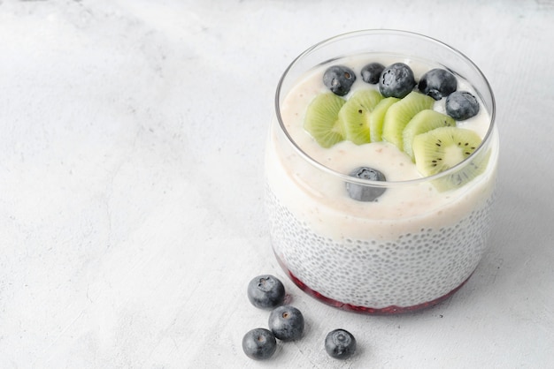 Kostenloses Foto köstlicher platz für bio-milch und obst