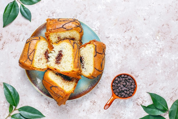 Köstlicher Schokoladenkuchen mit Schokoladenstückchen