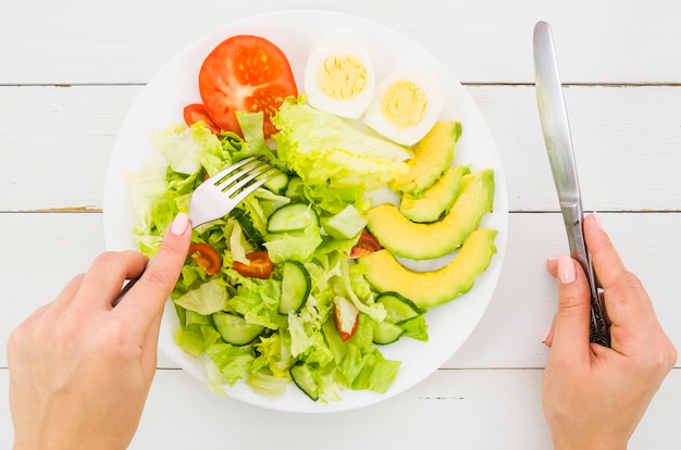 Köstlicher und gesunder Kopfsalatsalat