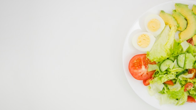 Kostenloses Foto köstlicher und gesunder kopfsalatsalat