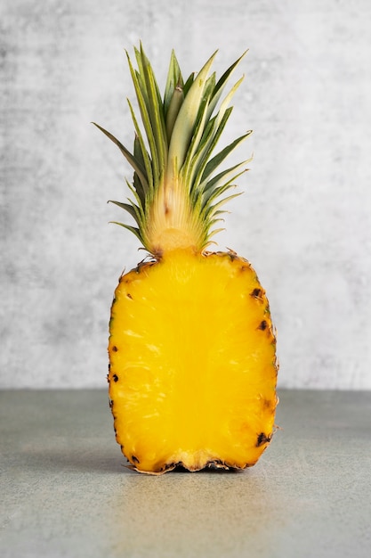 Kostenloses Foto köstliches ananas-stillleben